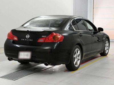 NISSAN SKYLINE