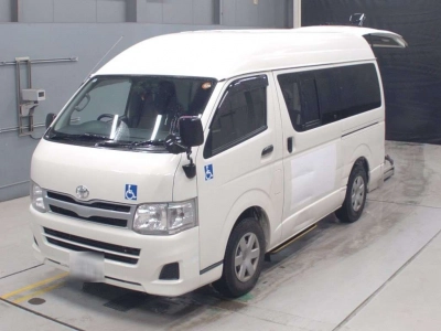 TOYOTA REGIUS VAN