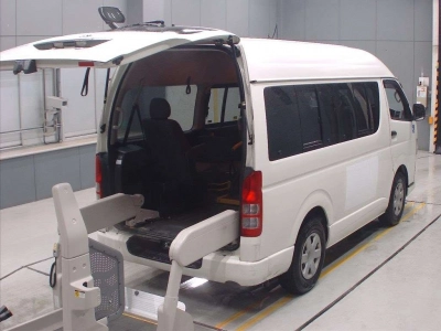 TOYOTA REGIUS VAN