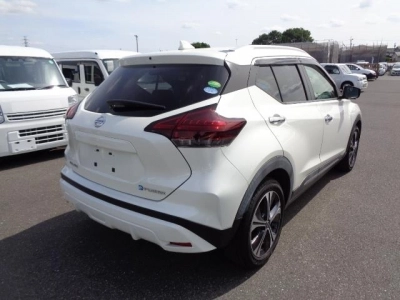 NISSAN KICKS