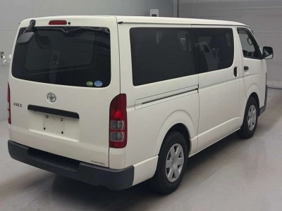 TOYOTA HIACE VAN