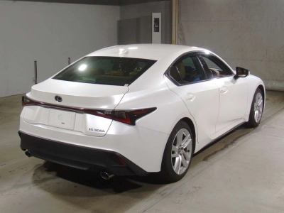 LEXUS IS