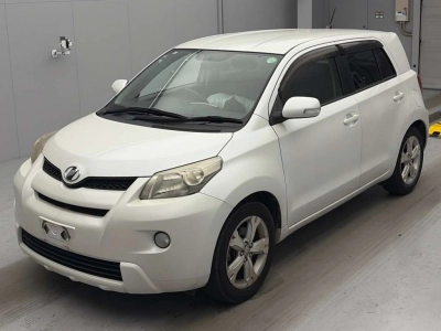 TOYOTA IST