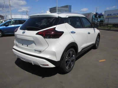 NISSAN KICKS
