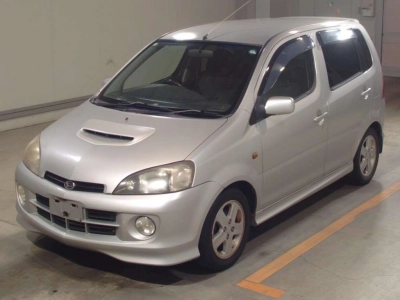 DAIHATSU YRV