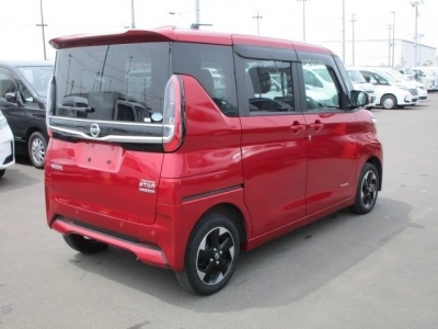 NISSAN ROOX