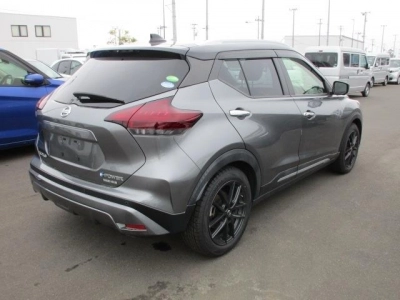 NISSAN KICKS