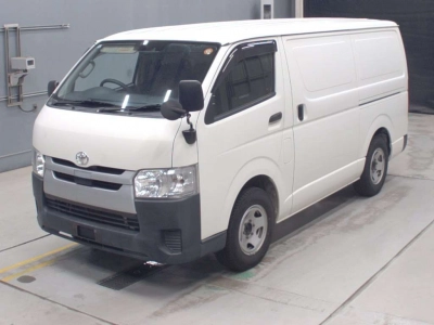 TOYOTA HIACE VAN
