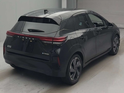 NISSAN AURA