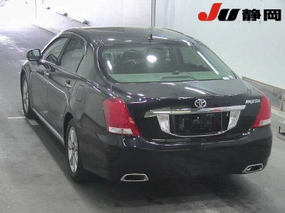 TOYOTA CROWN MAJESTA