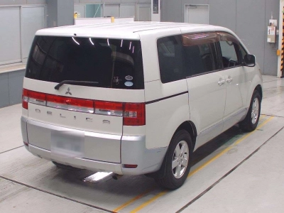 MITSUBISHI DELICA D:5