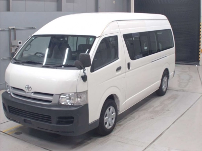 TOYOTA HIACE COMMUTER