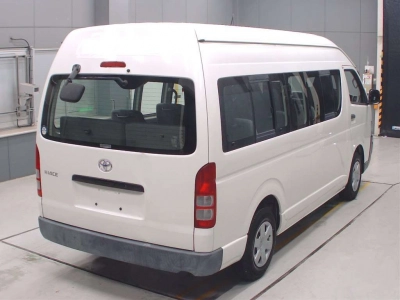 TOYOTA HIACE COMMUTER
