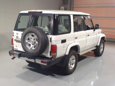 TOYOTA LAND CRUISER 70