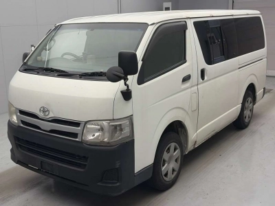 TOYOTA REGIUS VAN