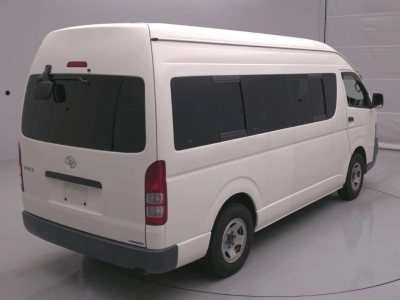 TOYOTA HIACE COMMUTER