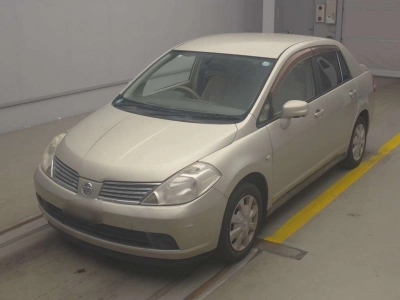 NISSAN TIIDA LATIO