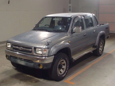 TOYOTA HILUX SPORTS PICK UP
