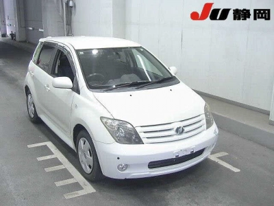 TOYOTA IST