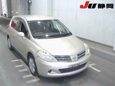 NISSAN TIIDA