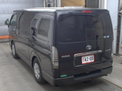 TOYOTA HIACE VAN