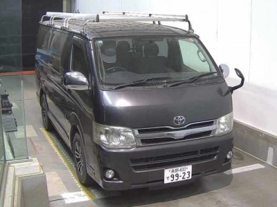 TOYOTA HIACE VAN