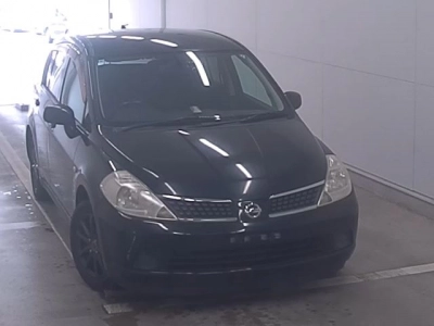 NISSAN TIIDA