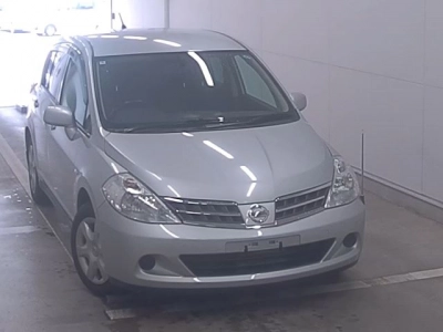 NISSAN TIIDA