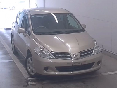 NISSAN TIIDA