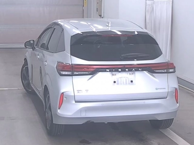 NISSAN AURA