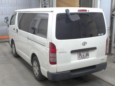 TOYOTA HIACE VAN