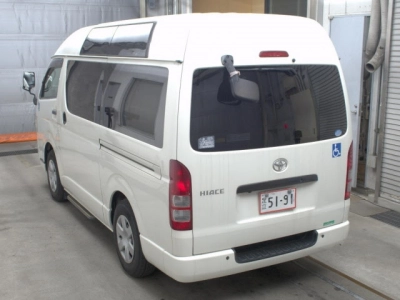 TOYOTA HIACE VAN