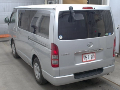 TOYOTA HIACE VAN