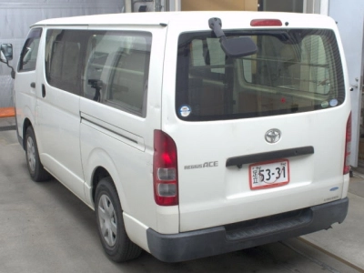 TOYOTA REGIUS VAN