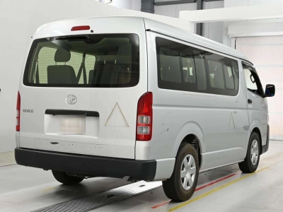 TOYOTA HIACE WAGON