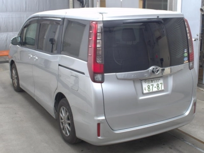 TOYOTA NOAH
