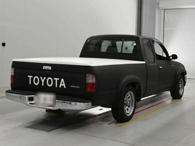 TOYOTA HILUX SPORTS PICK UP