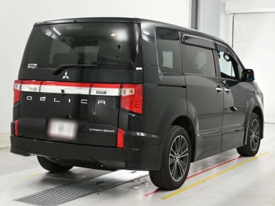 MITSUBISHI DELICA D:5