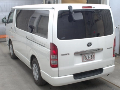 TOYOTA HIACE VAN