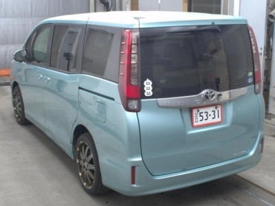 TOYOTA NOAH