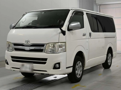 TOYOTA REGIUS VAN