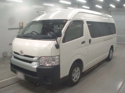 TOYOTA HIACE COMMUTER
