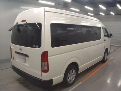TOYOTA HIACE COMMUTER