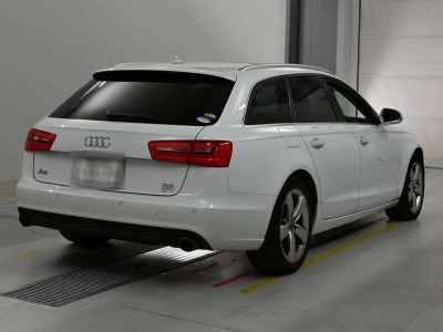 AUDI A6 AVANTE