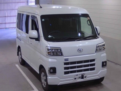 TOYOTA PIXIS VAN