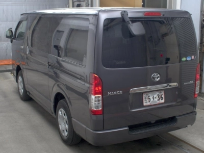 TOYOTA HIACE VAN