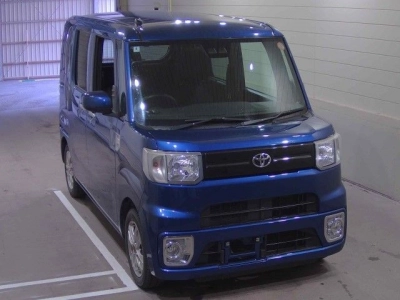 TOYOTA PIXIS MEGA