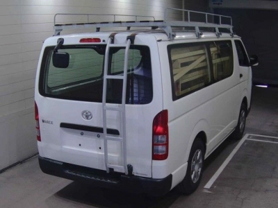 TOYOTA HIACE VAN