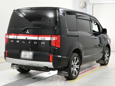 MITSUBISHI DELICA D:5
