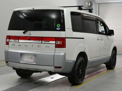 MITSUBISHI DELICA D:5